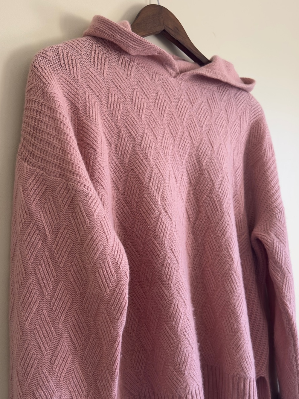 100% Cashmere Textured Knit Hoodie Sweater in Dusty Rose